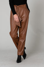 Belted cognac leather pants - Image n°4