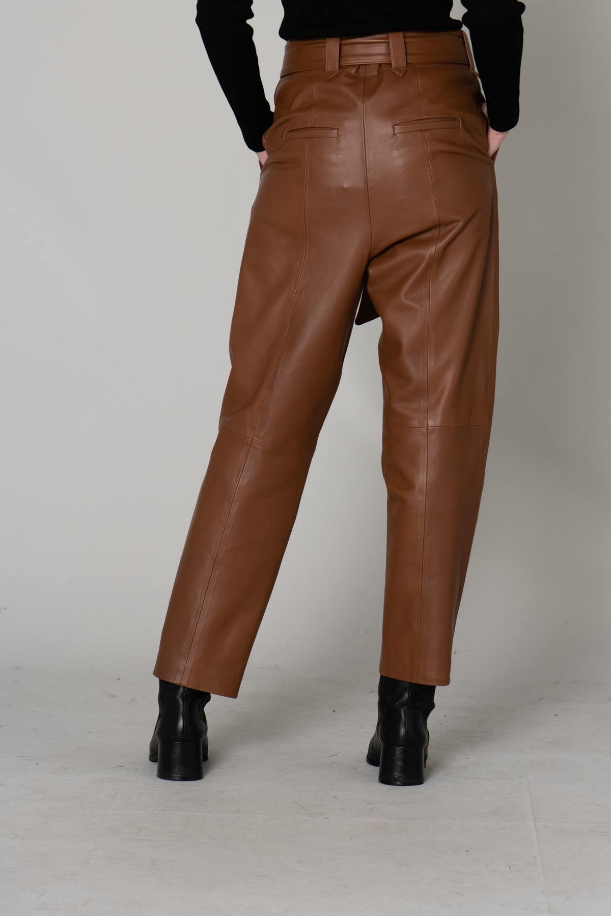 Belted cognac leather pants - Image n°6