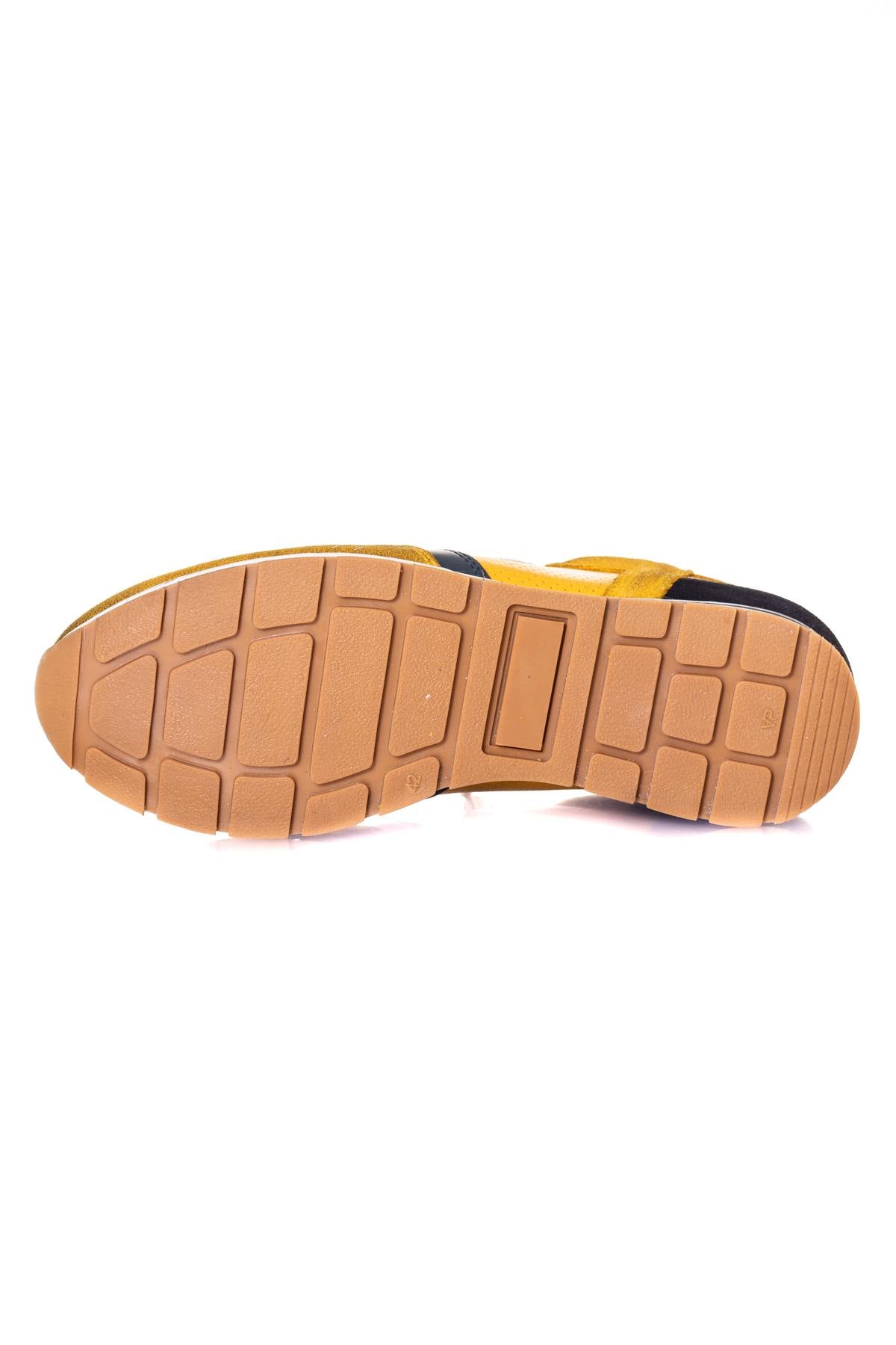 Yellow sneakers - Image n°11