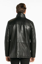 Sleek lambskin coat in glossy black, featuring a removable lining. - Image n°6