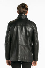 Sleek lambskin coat in glossy black, featuring a removable lining. - Image n°6