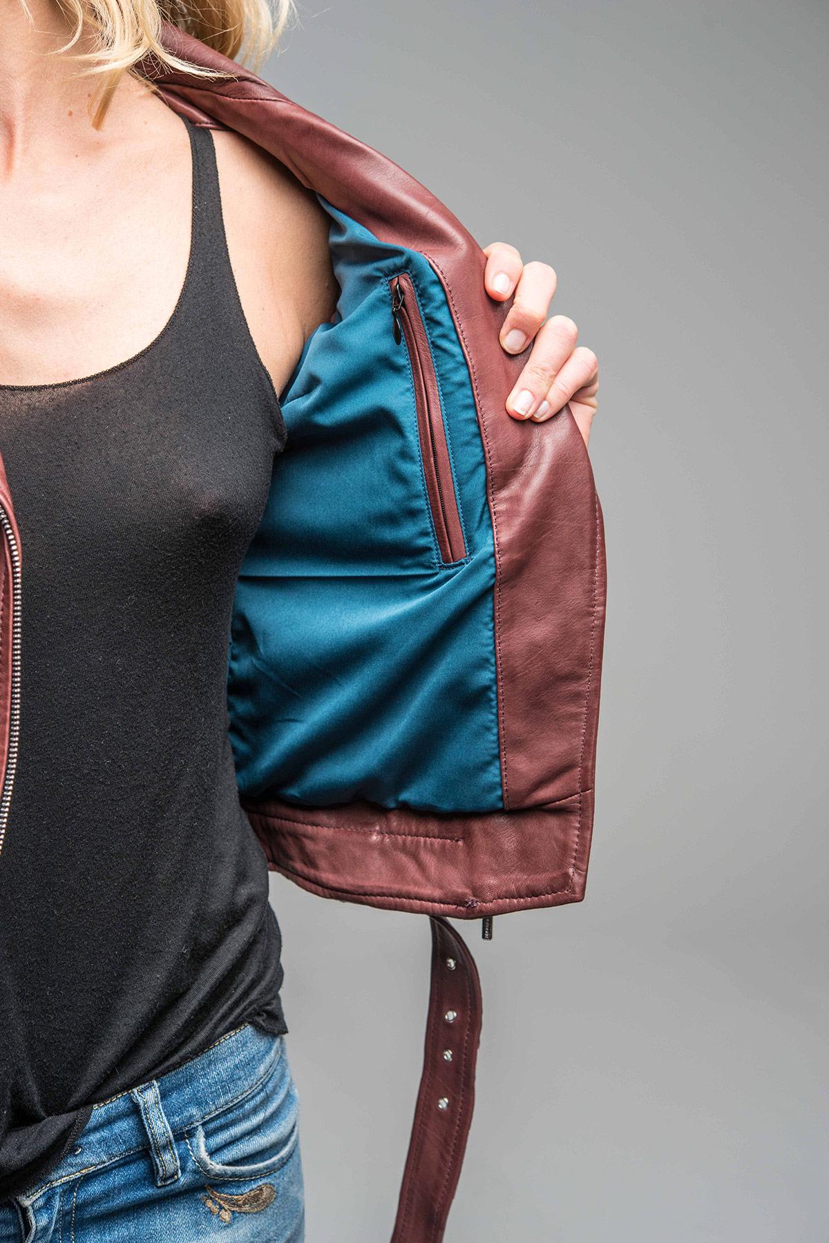 Burgundy lambskin perfecto: slimfit, silver accents, rich patina. - Image n°7