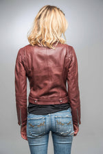 Burgundy lambskin perfecto: slimfit, silver accents, rich patina. - Image n°8