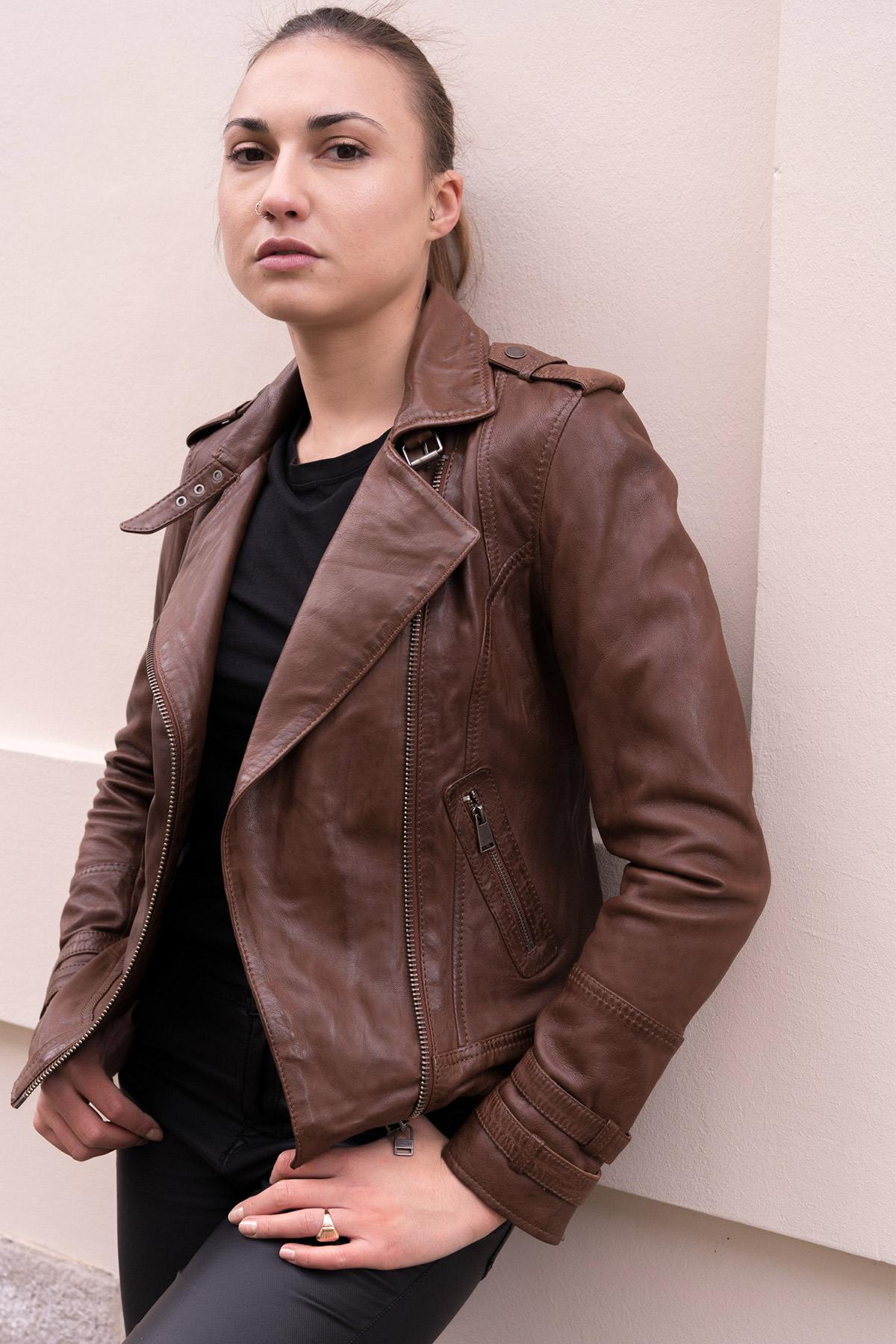 Mid-brown sheepskin biker jacket with vintage patina and adjustable straps. - Image n°14