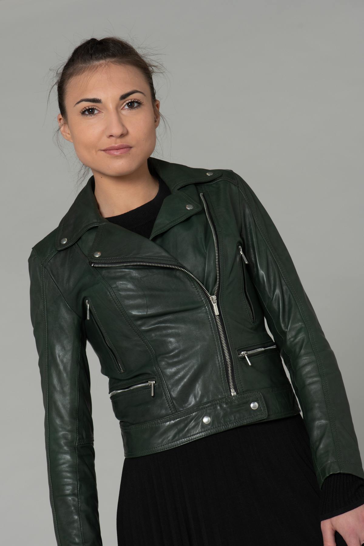 Fitted dark green lambskin jacket. Ultra-feminine with a biker edge. - Image n°3