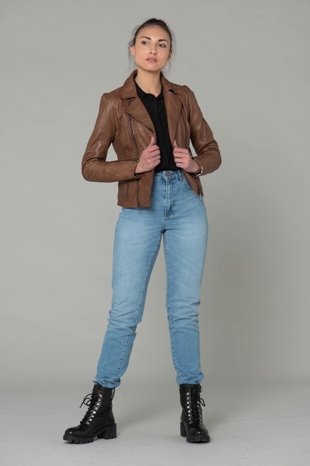 Rusty ruby lambskin biker jacket, slim and rock-chic for all seasons. - Image n°2