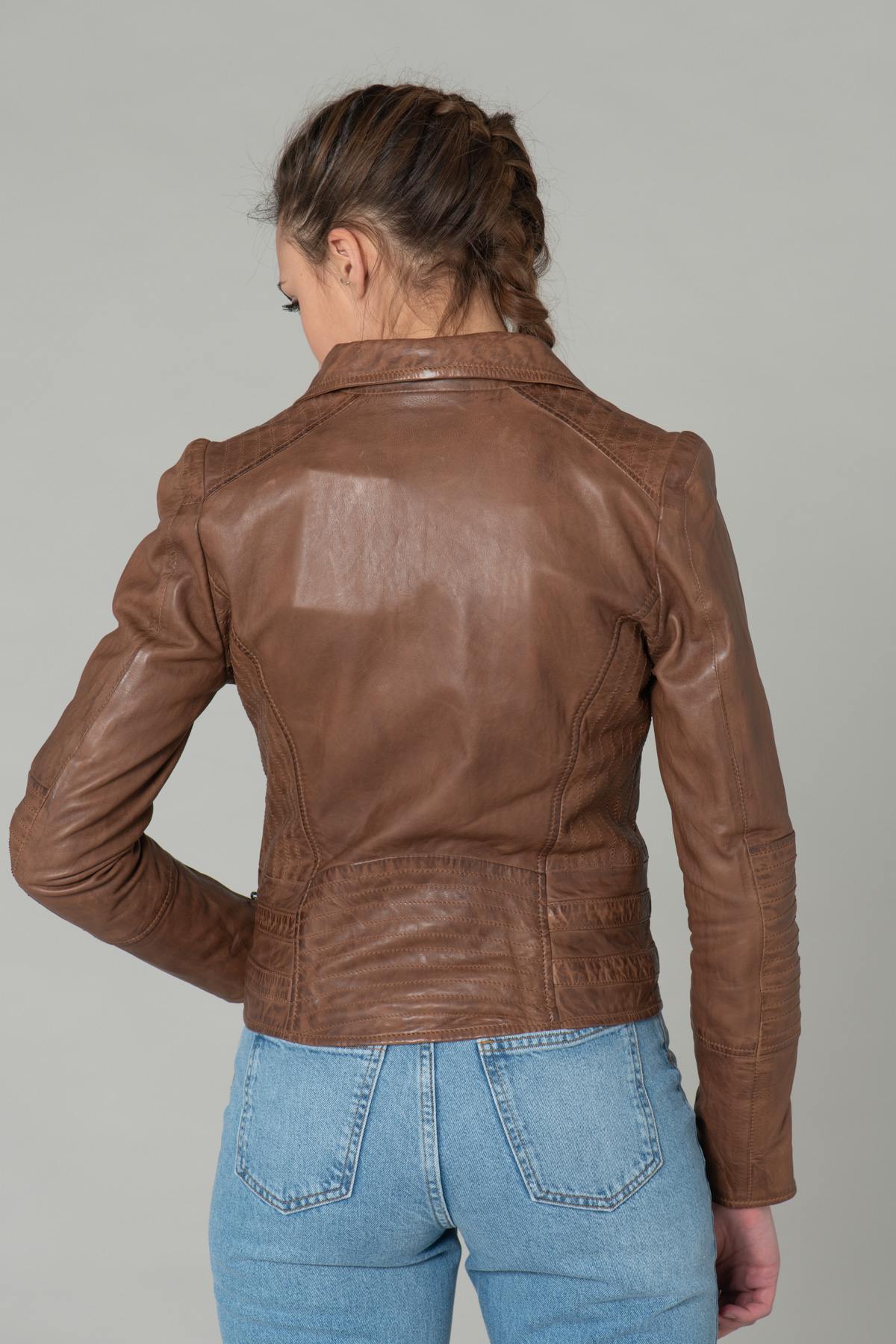 Rusty ruby lambskin biker jacket, slim and rock-chic for all seasons. - Image n°6