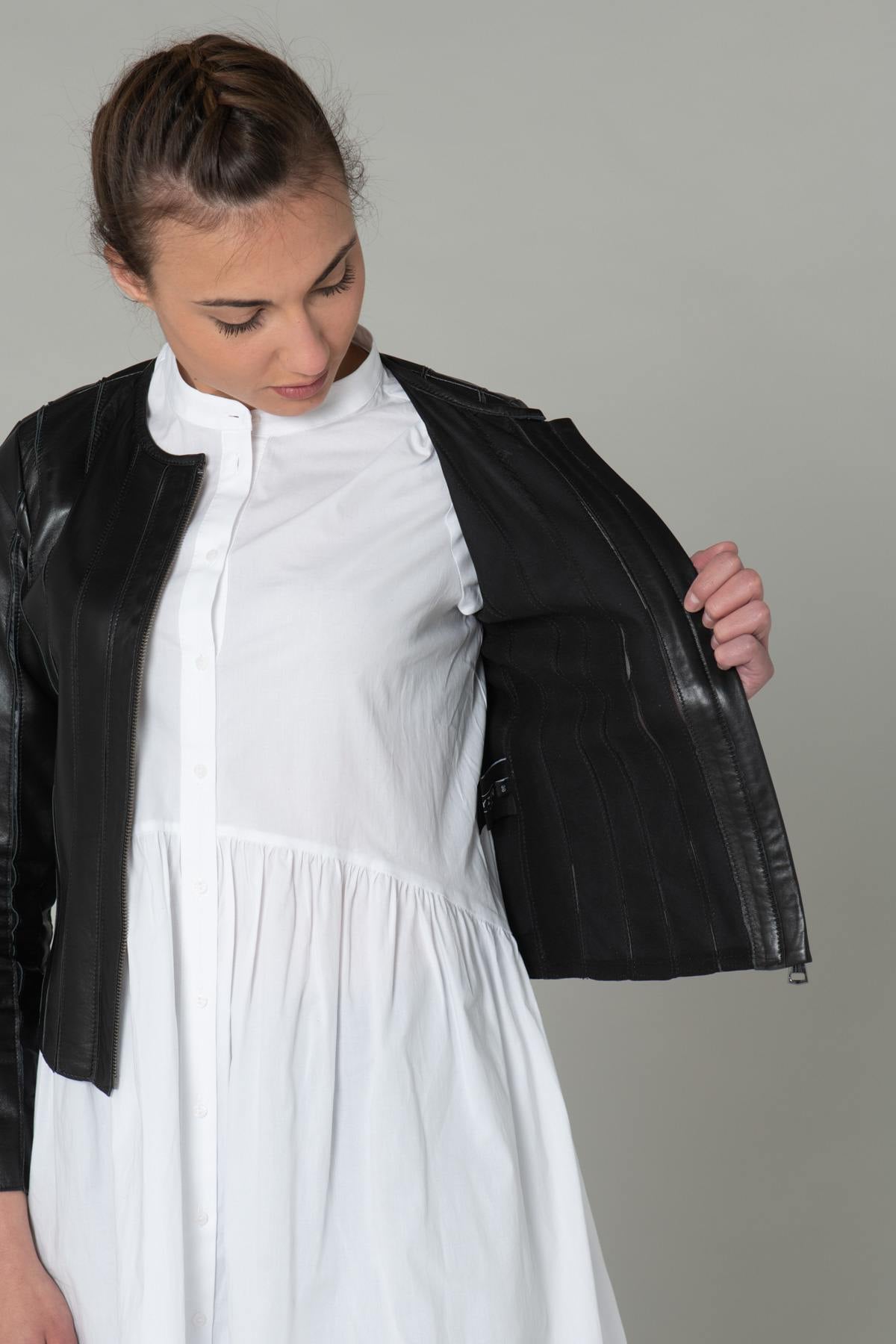Black lambskin jacket, slim fit, textured ridges, biker-style collar. - Image n°5
