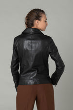 Curve-fit black sheep leather biker jacket with metallic zips. - Image n°5