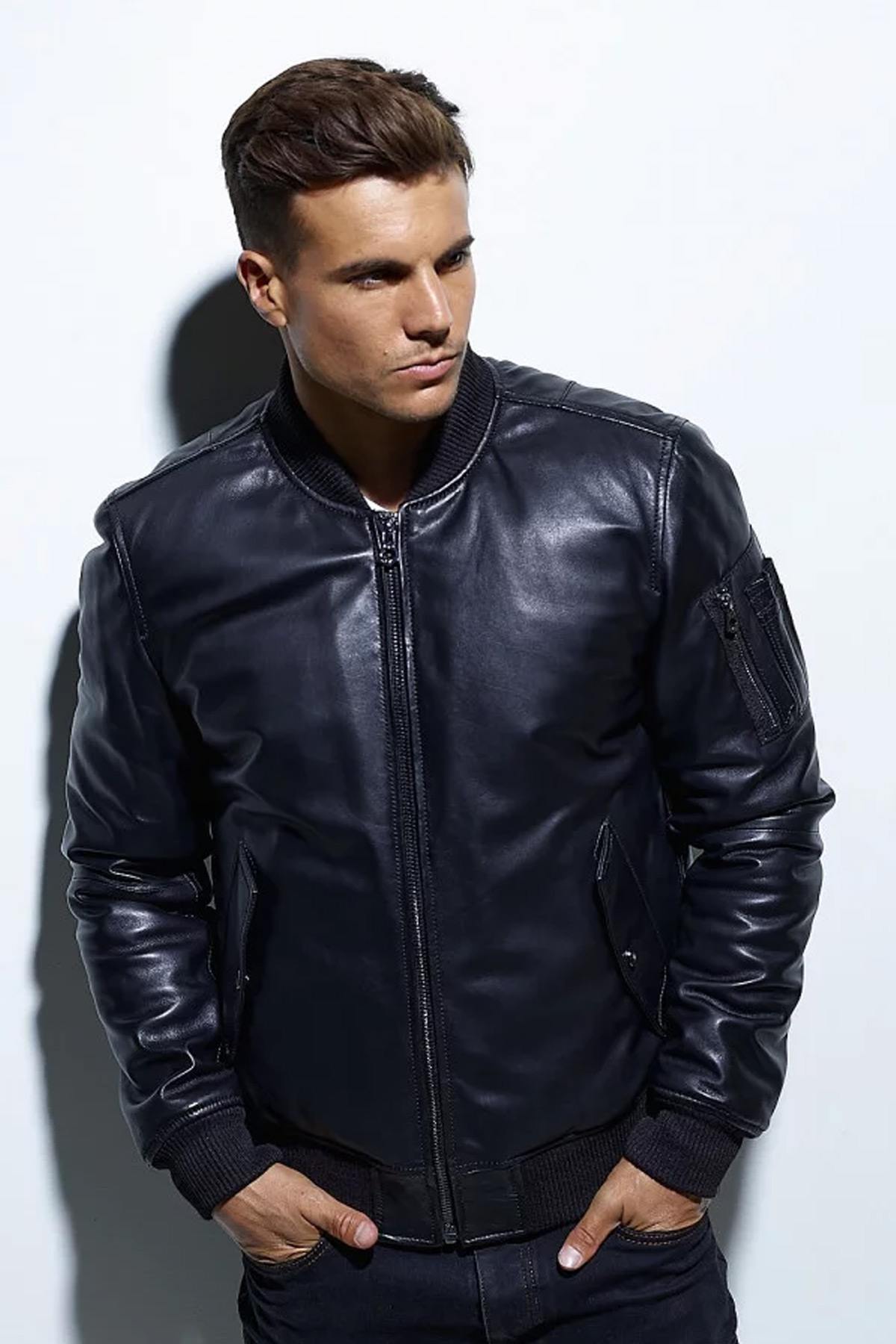 Daytona's black lambskin bomber: supple, warm, and timelessly elegant. - Image n°4