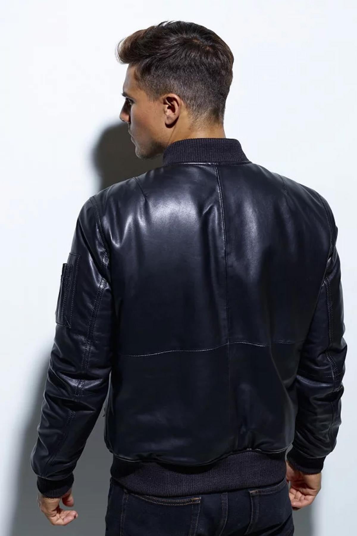 Daytona's black lambskin bomber: supple, warm, and timelessly elegant. - Image n°3
