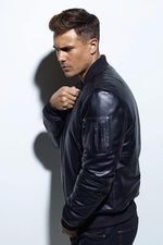 Daytona's black lambskin bomber: supple, warm, and timelessly elegant. - Image n°2