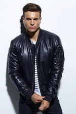Daytona's black lambskin bomber: supple, warm, and timelessly elegant. - Image n°1