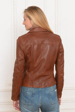 Oakwood's whisky lambskin biker jacket: slim fit, metallic accents. - Image n°6