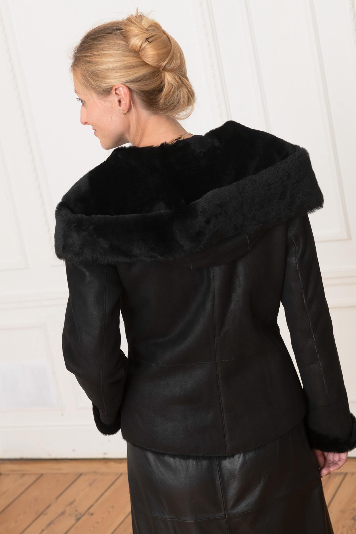Noir lambskin jacket: semi-oiled, lambswool-lined, chic and warm. - Image n°6
