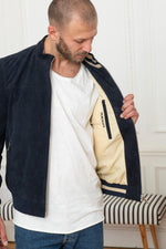 Slim navy suede lambskin jacket with ribbed cuffs and waist for style. - Image n°5