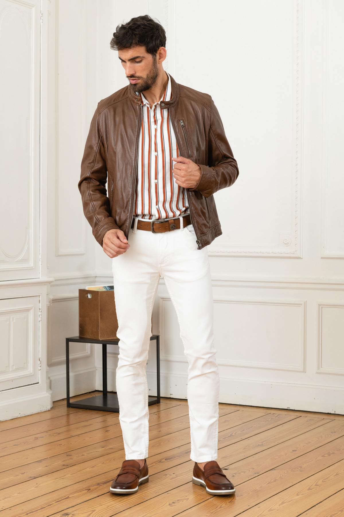 Aged sheepskin biker jacket with Mao collar and structured fit. - Image n°2