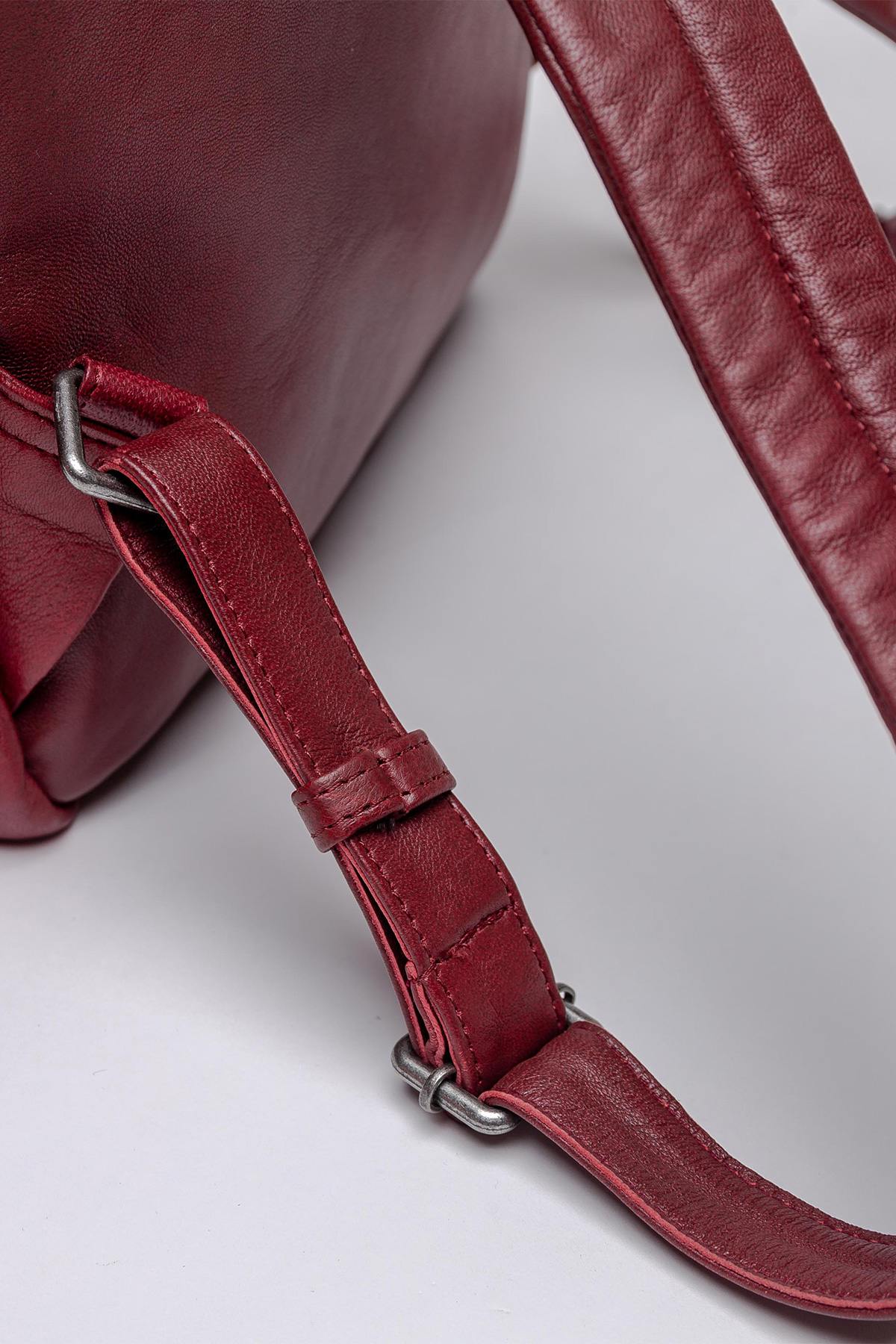 McQueen signature red sheepskin leather backpack - Image n°4