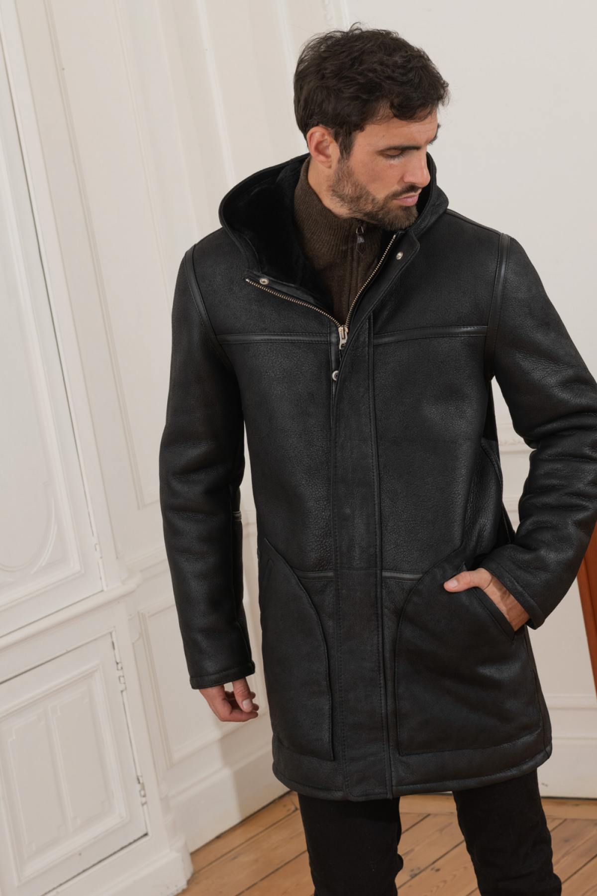 Schott's black shearling coat: aviator warmth for winter's chill. - Image n°1