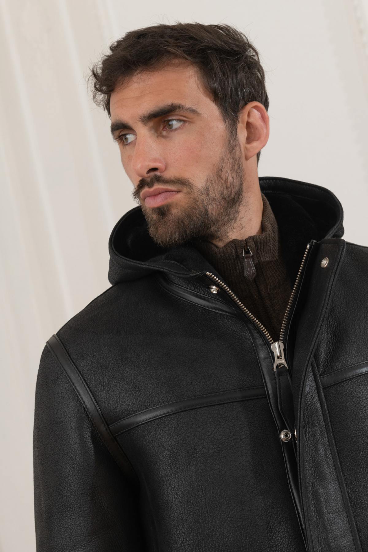 Schott's black shearling coat: aviator warmth for winter's chill. - Image n°7