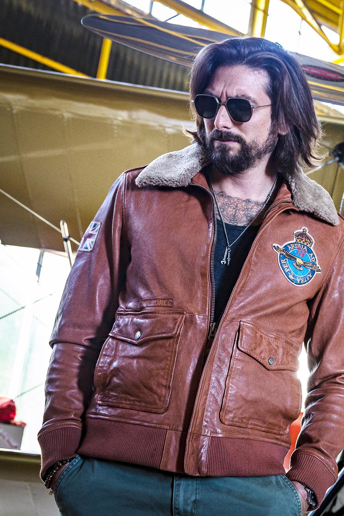 RAF-licensed lambskin aviator jacket with removable fur collar. - Image n°6
