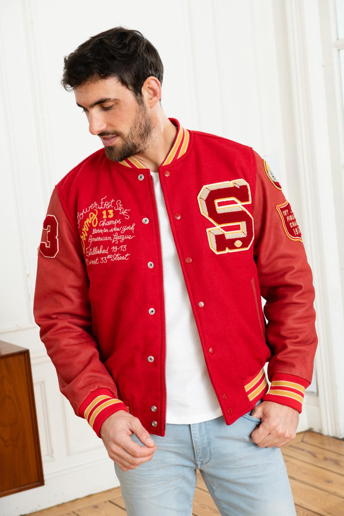 Schott's red teddy: vachetta leather sleeves, wool-blend body. - Image n°6