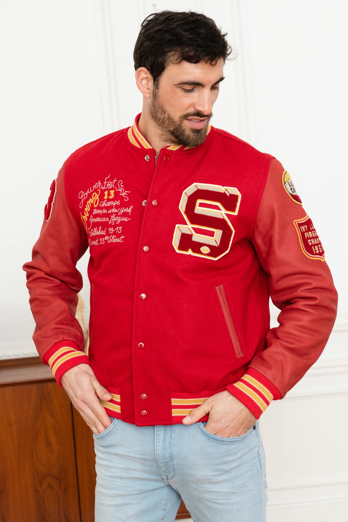 Schott's red teddy: vachetta leather sleeves, wool-blend body. - Image n°3
