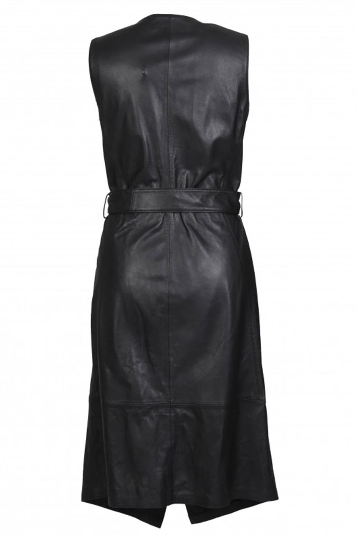 Fitted and belted dress in black leather - Image n°7