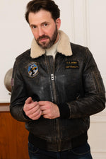 Cowhide jacket: washed finish, shearling collar, aviator-inspired. - Image n°1