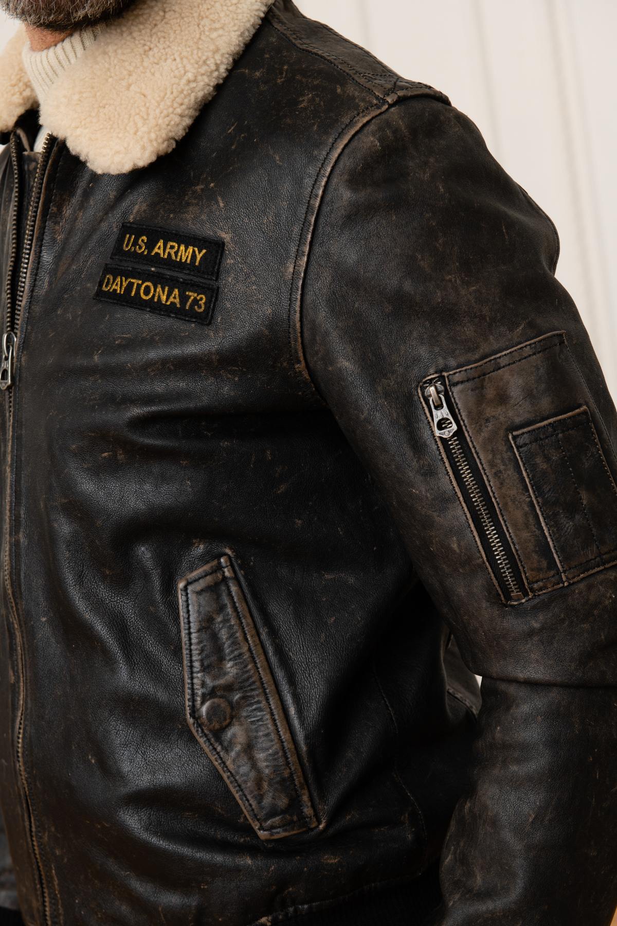 Cowhide jacket: washed finish, shearling collar, aviator-inspired. - Image n°7
