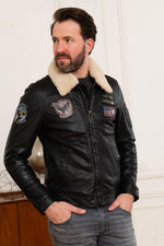 Pilot jacket with fur collar and US patches - Image n°1