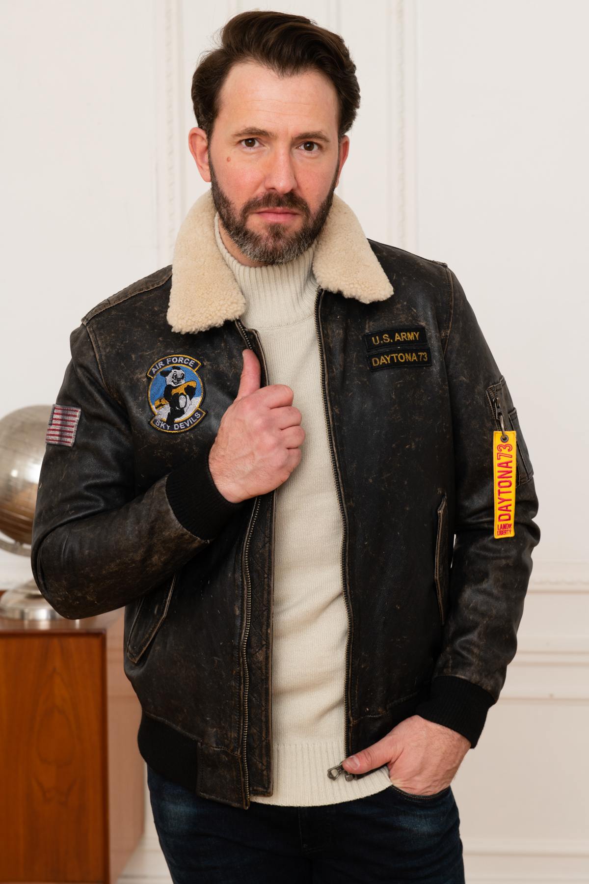 Cowhide jacket: washed finish, shearling collar, aviator-inspired. - Image n°9