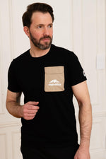 Black t-shirt with beige pocket - Image n°1