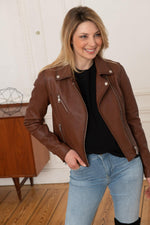Slim-fit cognac sheepskin biker jacket, soft and lightweight. - Image n°1