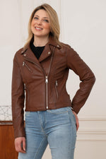 Slim-fit cognac sheepskin biker jacket, soft and lightweight. - Image n°3