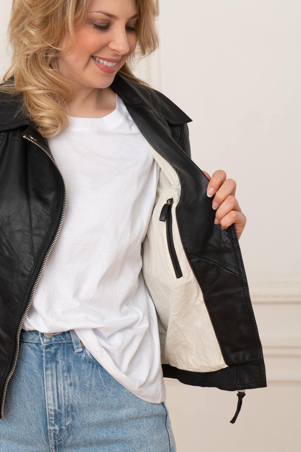 Aged black sheepskin jacket with a biker collar and rock edge. - Image n°7
