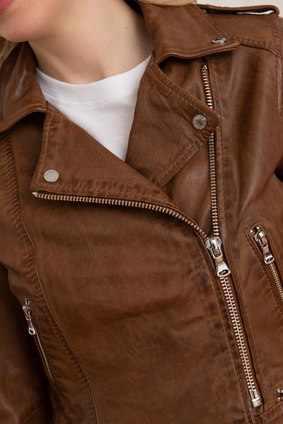 Slim lambskin biker jacket with aged finish and metallic accents. - Image n°8