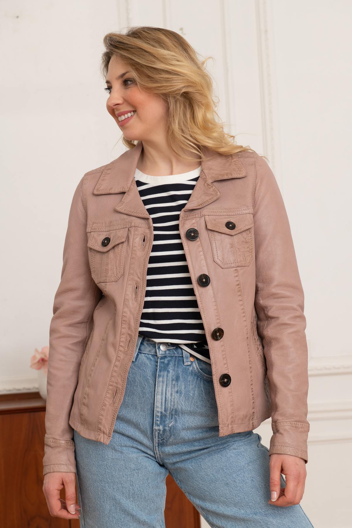 Aged-pink lambskin jacket with a shirt-style cut and buttons. - Image n°1