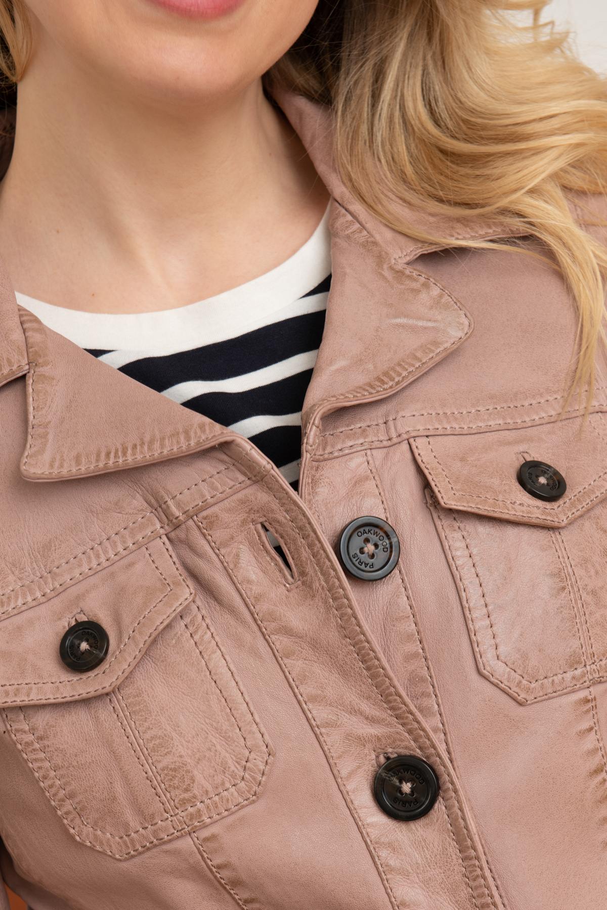Aged-pink lambskin jacket with a shirt-style cut and buttons. - Image n°9