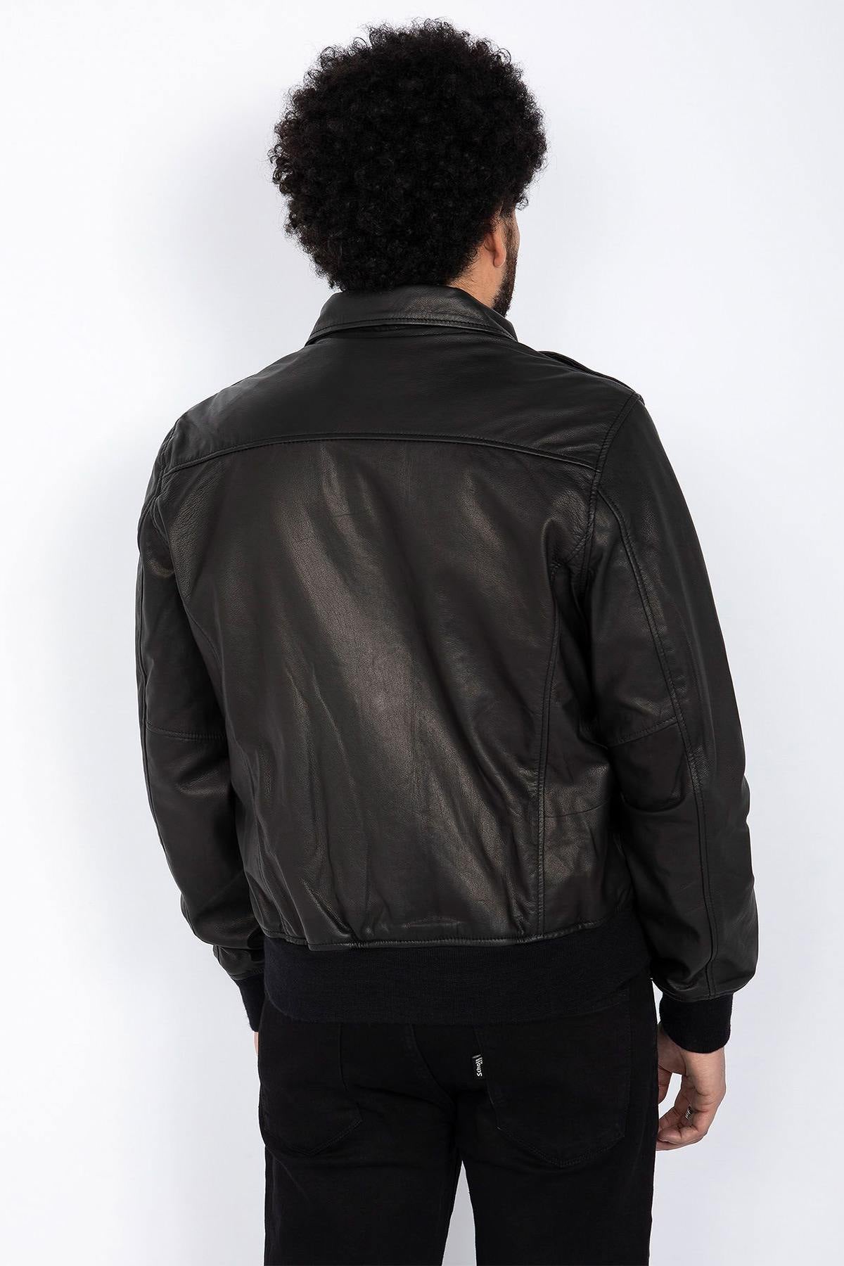 Schott NYC's black goat leather A-2 jacket: a timeless aviator icon. - Image n°5