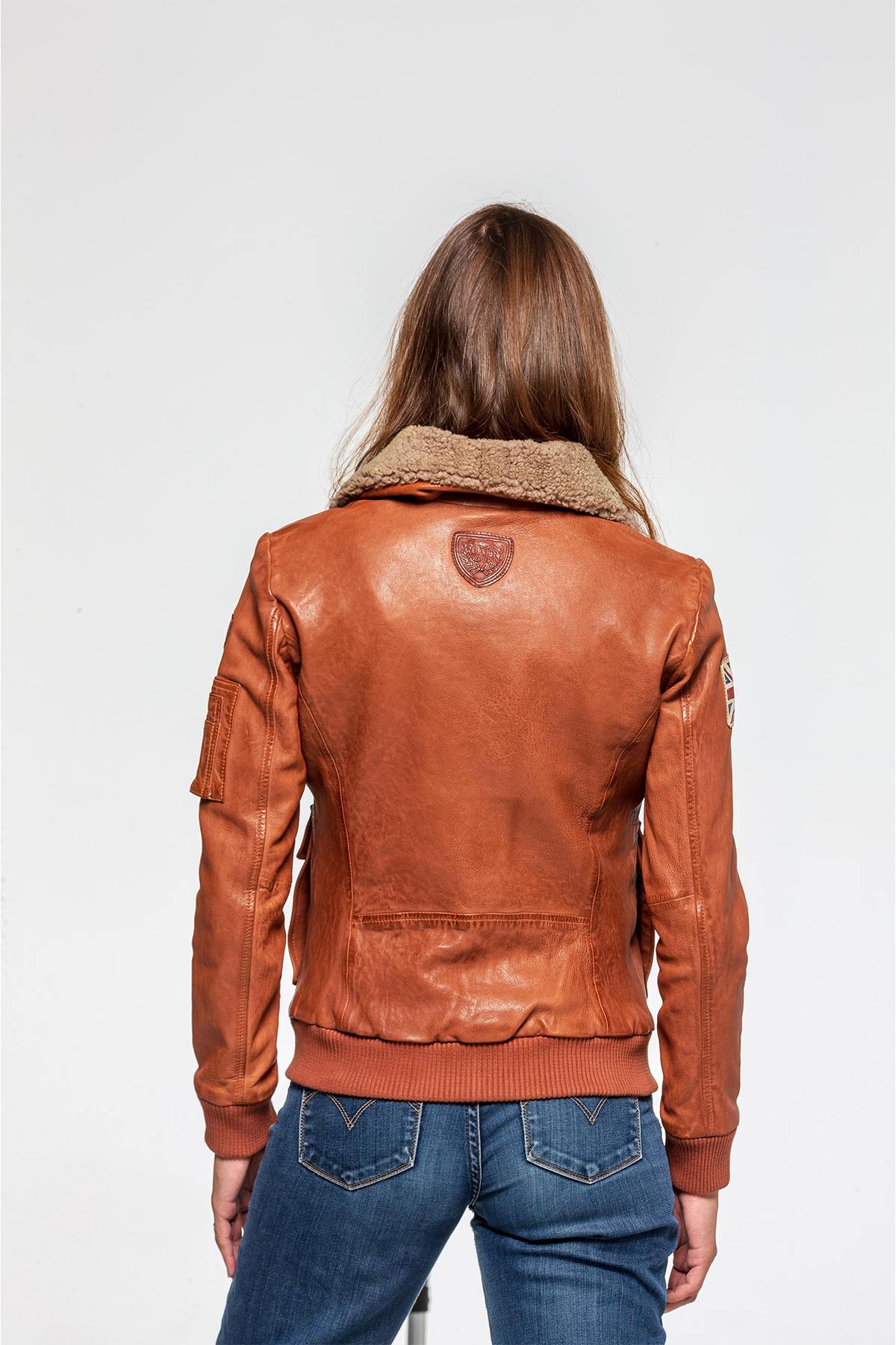 Soft havana sheepskin, RAF-inspired.Warm, froissée finish, timeless. - Image n°2