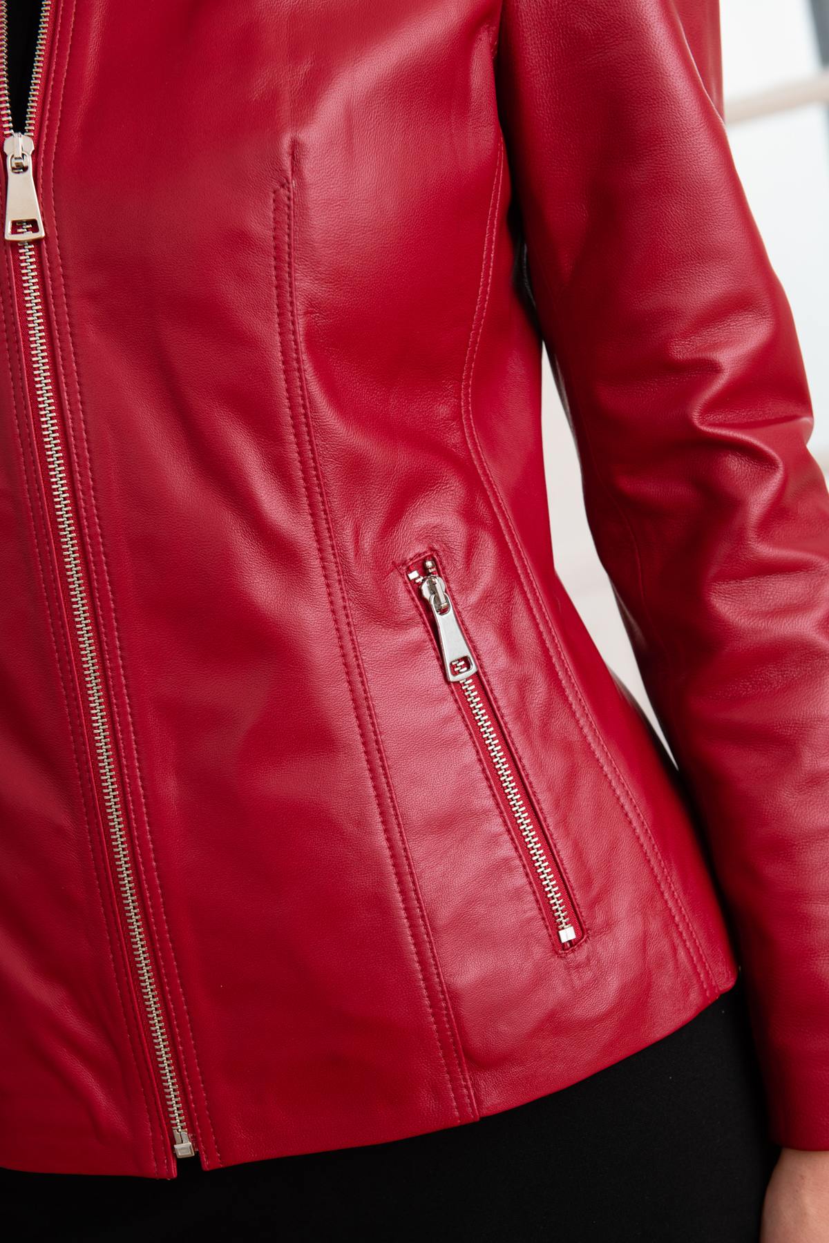 Chic lambskin jacket with a stand-up collar and metallic details. - Image n°9