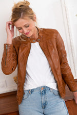 Marbled cognac sheepskin jacket with a Mao collar and slim fit. - Image n°12
