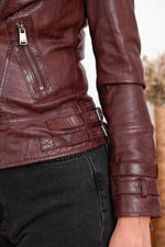 oxblood perfecto-rock edge meets timeless, adaptable style. - Image n°8