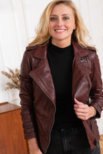 oxblood perfecto-rock edge meets timeless, adaptable style. - Image n°7