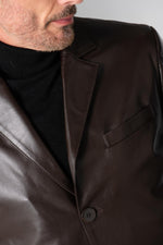 Cityzen's maroon lambskin blazer: glossy, tailored, timeless. - Image n°8