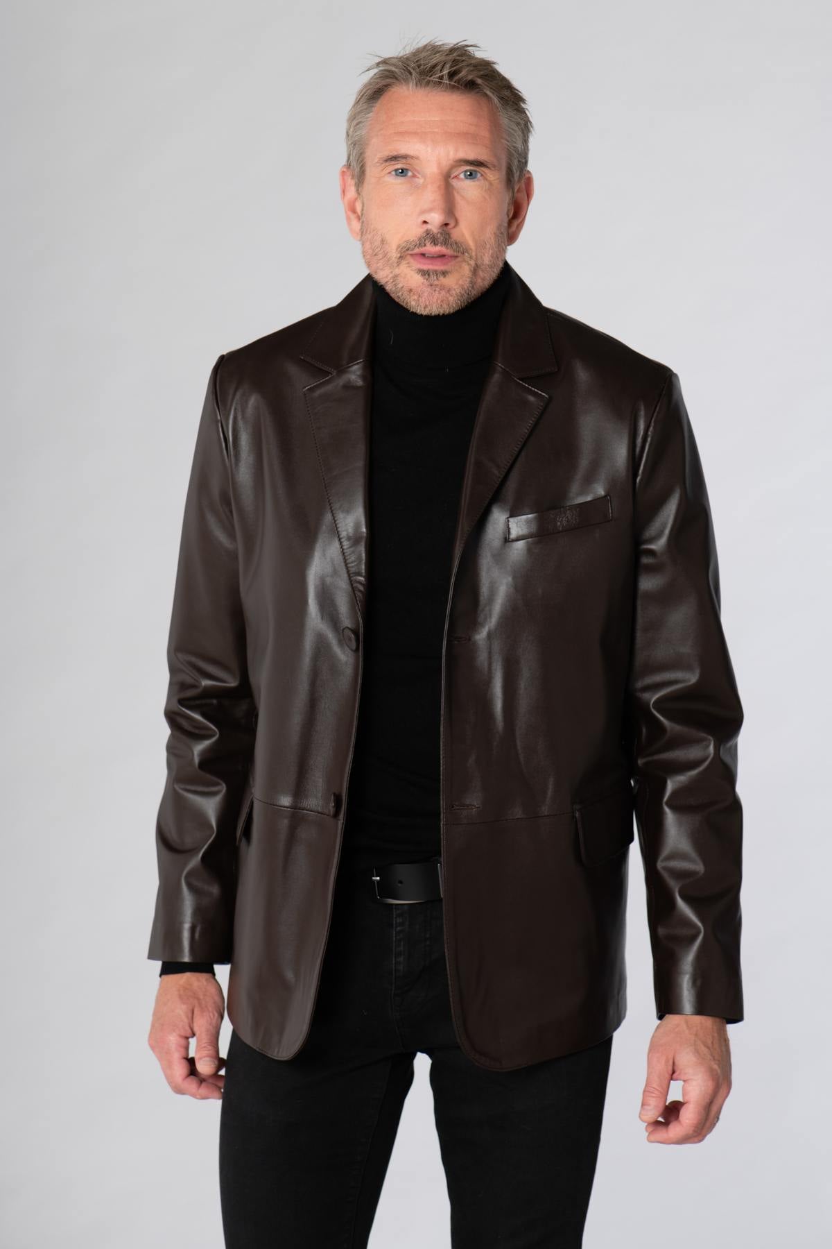 Cityzen's maroon lambskin blazer: glossy, tailored, timeless. - Image n°1