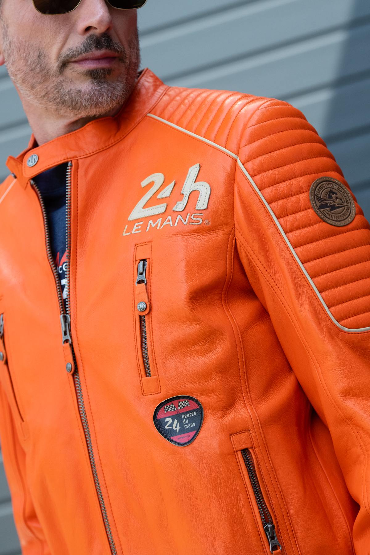 Orange sheepskin leather jacket with quilted shoulders: pure racing style. - Image n°5