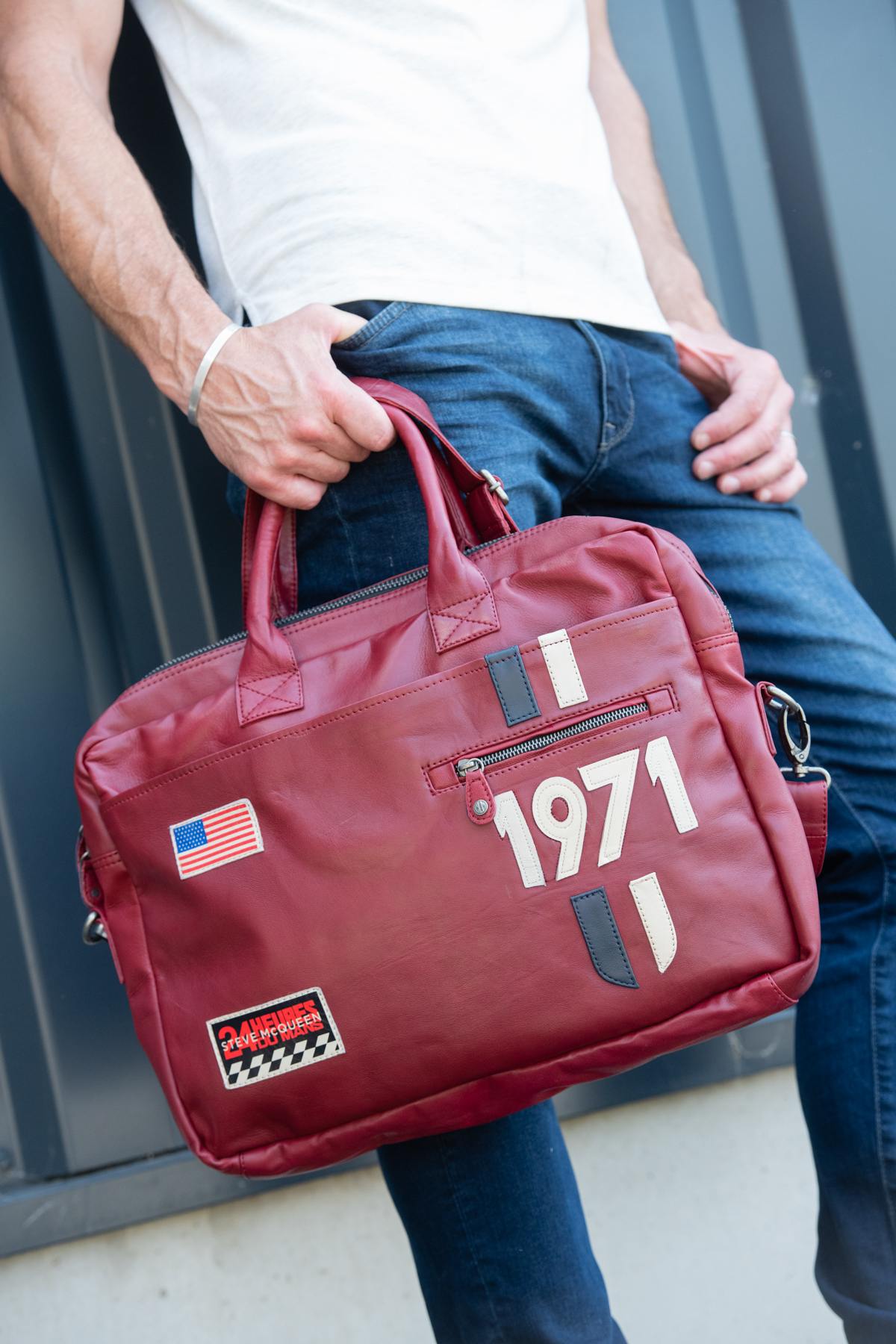 Steve McQueen red leather satchel 1971 - Image n°2