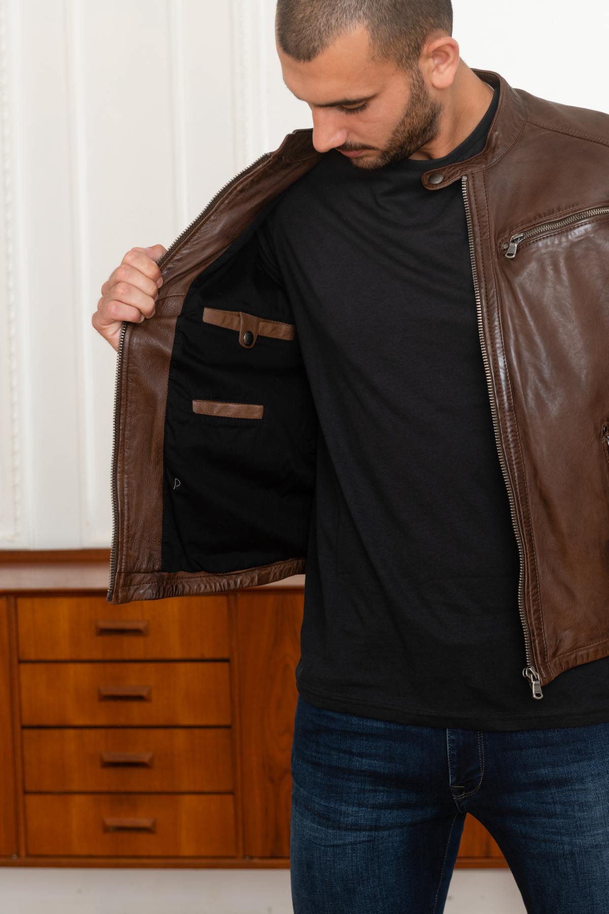 Vegetable-tanned lambskin jacket, slim fit. Moto collar, mid-season. - Image n°4